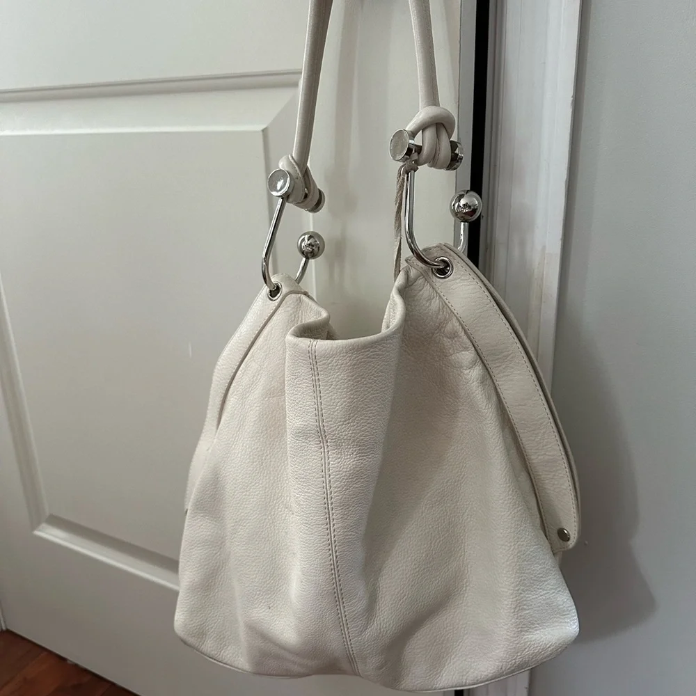 White pebbled leather Charles Jourdan purse - Picture 2 of 13